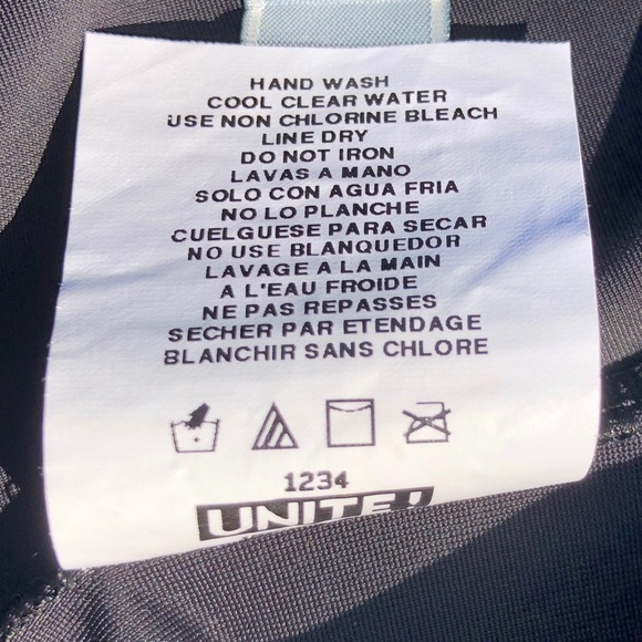 NEW MAGICSUIT Black Swimsuit Style #95717 Built In Bra Shoulder Straps - Size 8 - Picture 7 of 7